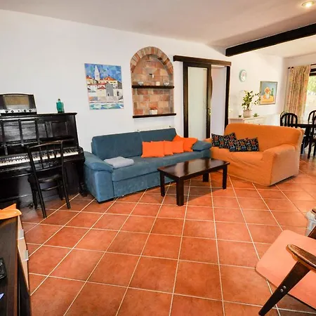 فيلة House Aurelio