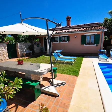فيلة House Aurelio