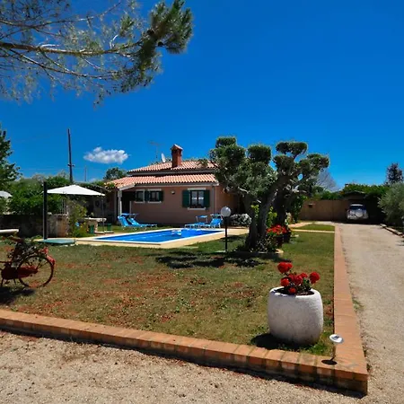 فيلة House Aurelio