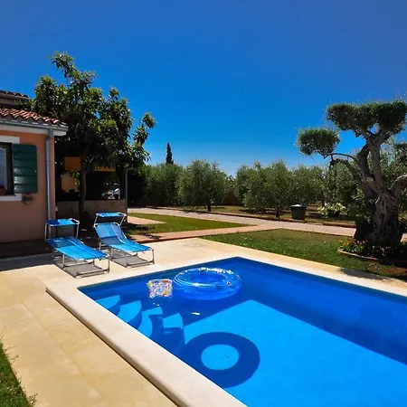 فيلة House Aurelio